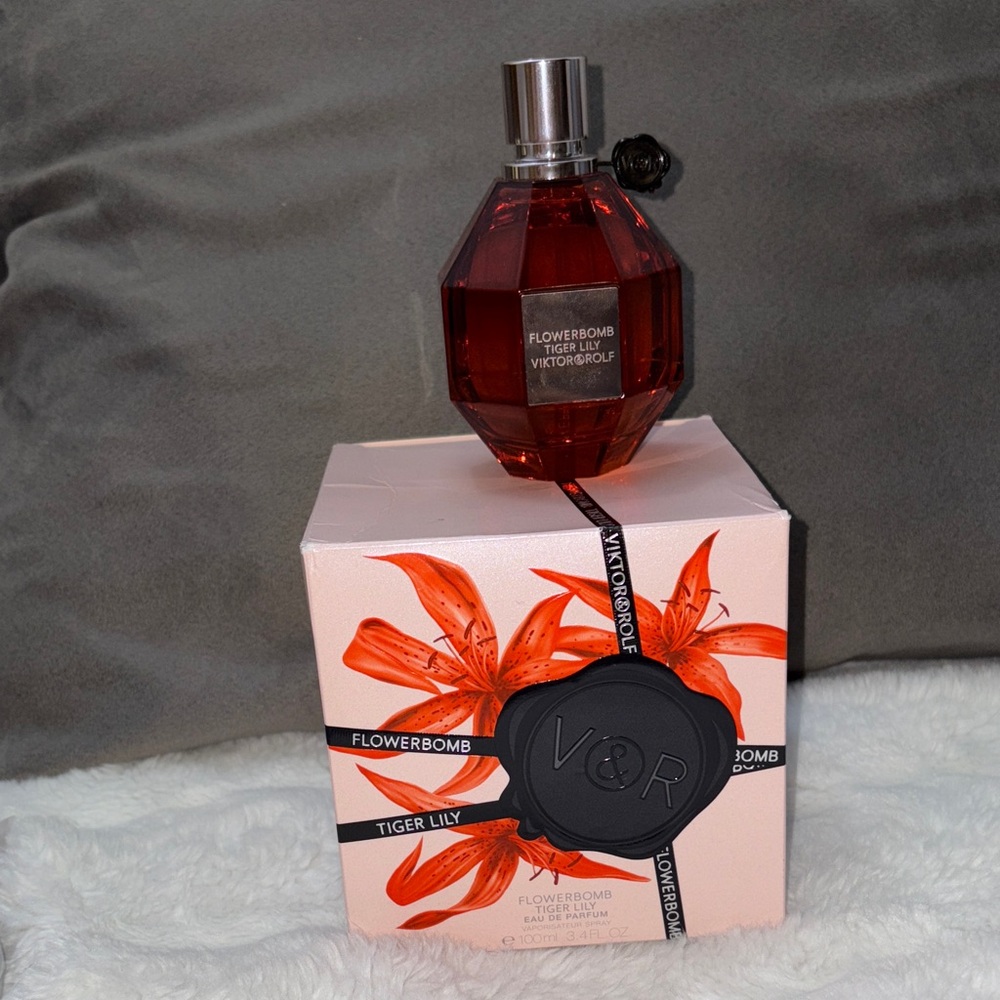 Viktor & Rolf Flowerbomb Tiger Lily - Deep Red